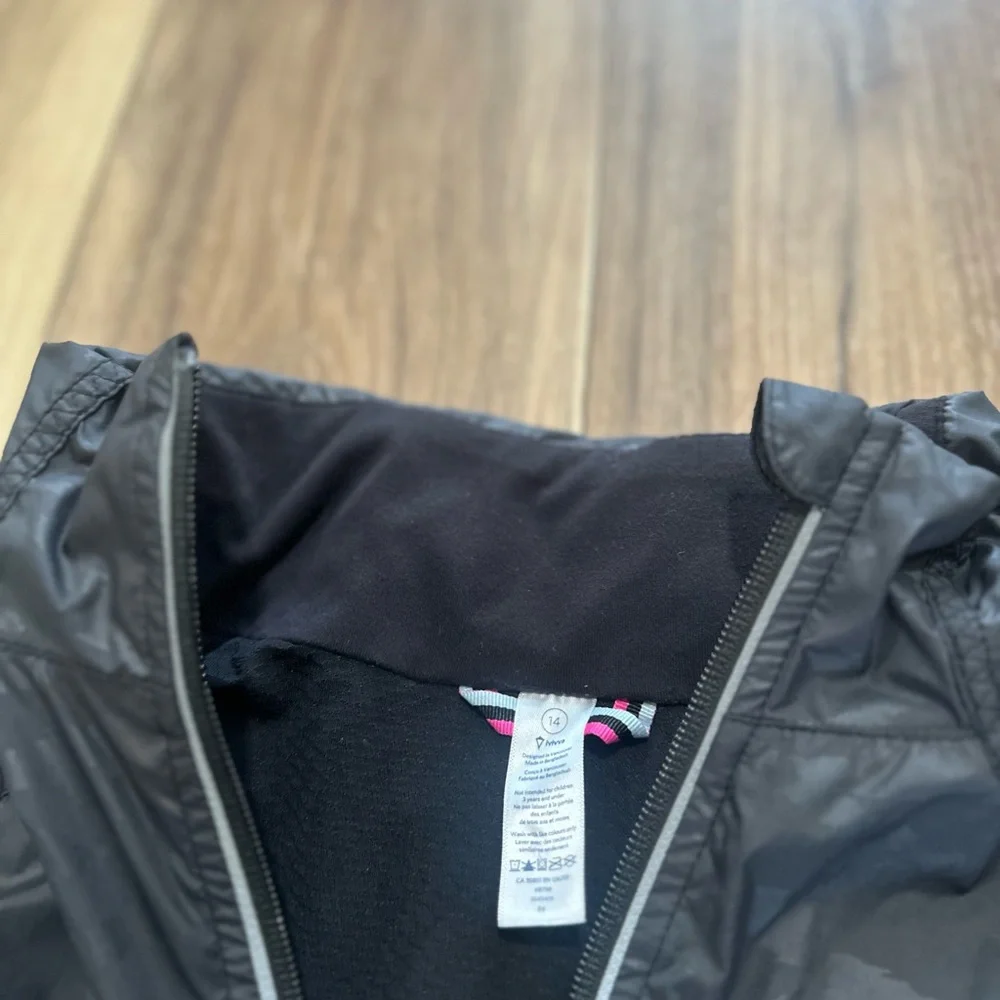Ivivva girls speed ahead zip up Black Hooded Jacket size 14